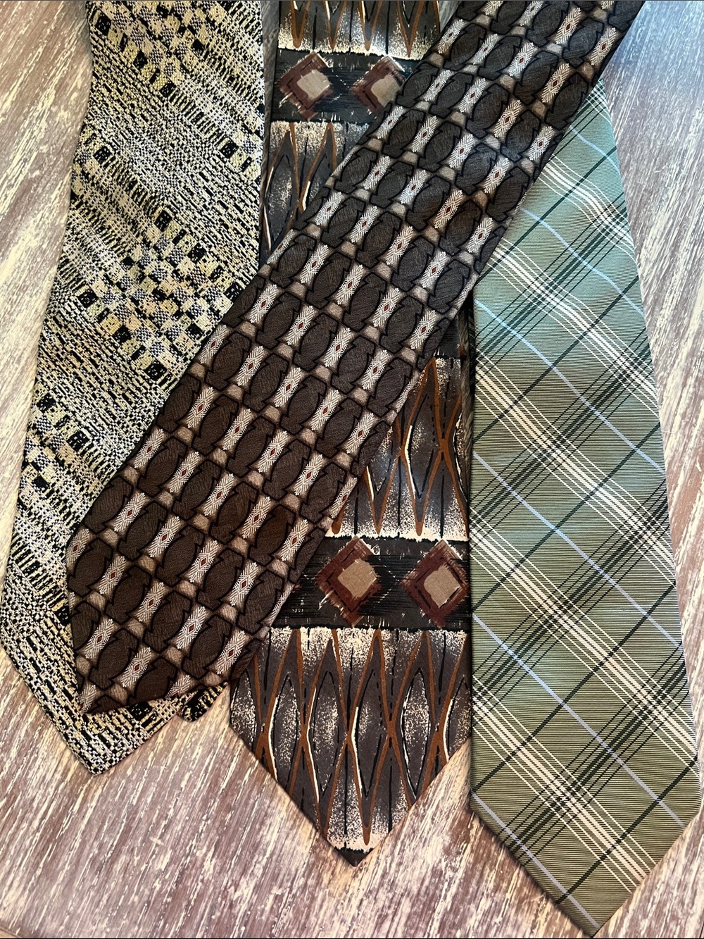 Assorted set of 4 men’s silk ties. New in pkgs.